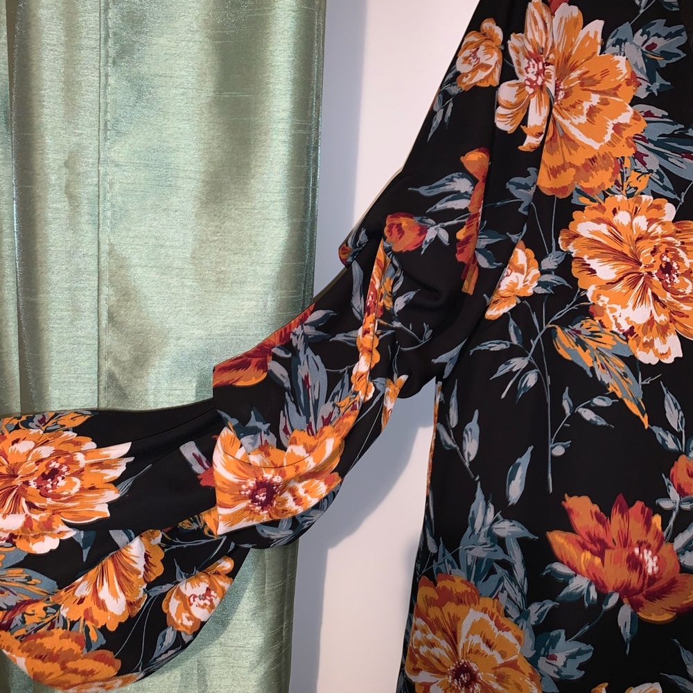 Floral Ruffle - Picture 4 of 4